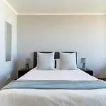 City 1 Bed Apartment Pool & Wifi