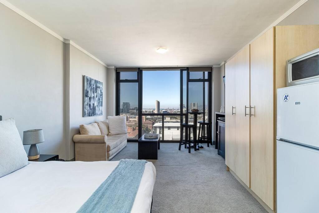 1 Bed Pool & Wifi *