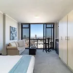 City 1 Bed Apartment Pool & Wifi