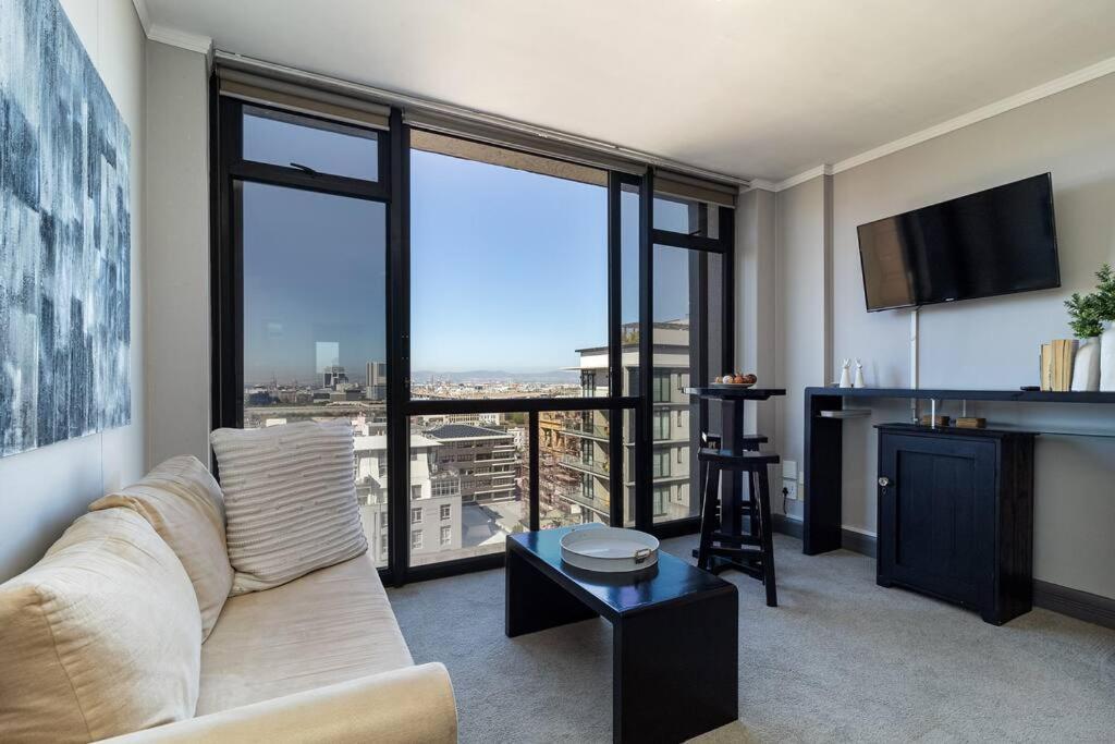 1 Bed Pool & Wifi Apartment