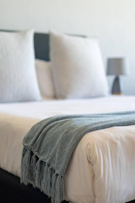 1 Bed Pool & Wifi Apartment Cape Town